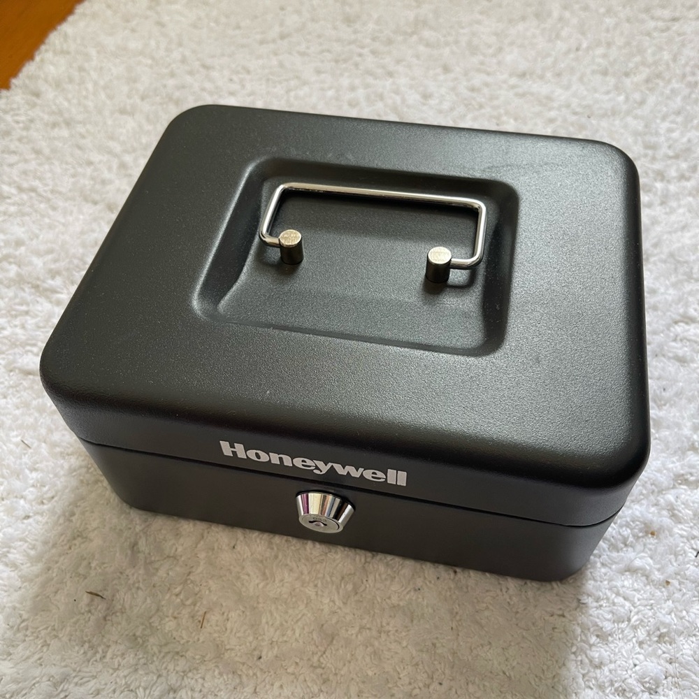 CASHBOX
